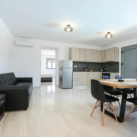 The George With Private Pool, Close To - Chora Vila *