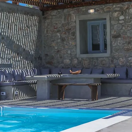 The George With Private Pool, Close To - Chora Villa