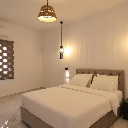 The George With Private Pool, Close To - Chora Βίλα *