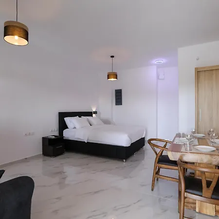 The George With Private Pool, Close To - Chora *
